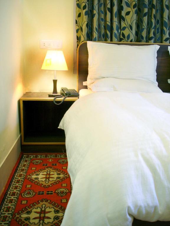 Ikraam Inn Bed & Breakfast Σριναγκάρ Δωμάτιο φωτογραφία